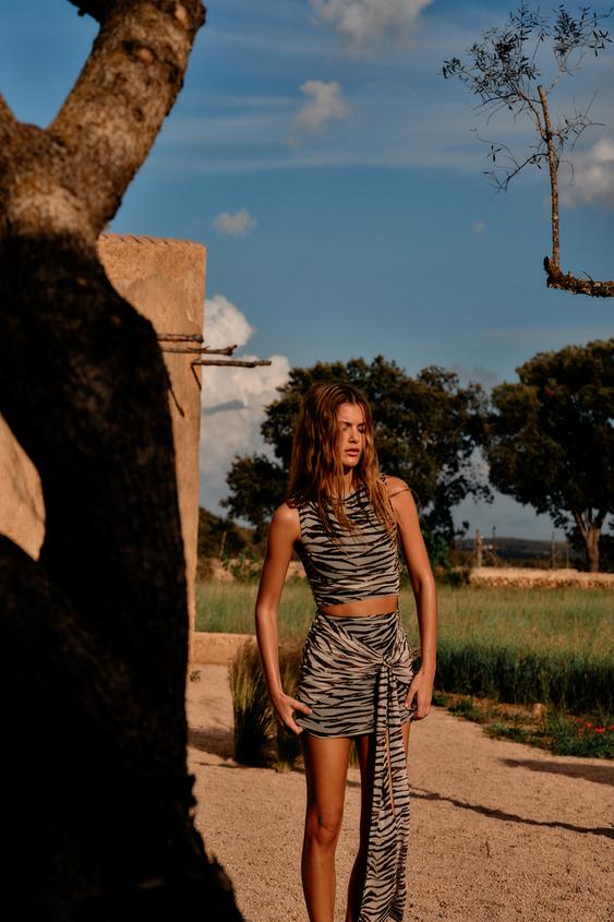 VESTIDO TUL ESTAMPADO CUT OUT